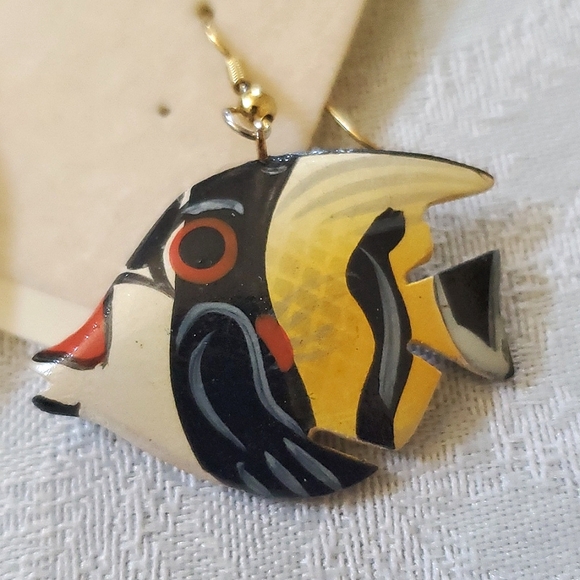 Vintage Ala Makana Fish Earrings on Original Card - Picture 6 of 8